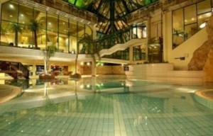 magic-sunrise-club-hotel-eilat-night-pool