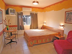 kibbutz-eilot-country-lodging-bedroom