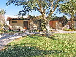 kibbutz-eilot-country-lodging-garden